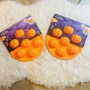 Trudeau Halloween Pumpkins Mini Treat Cake Pan Silicone Round set of 2